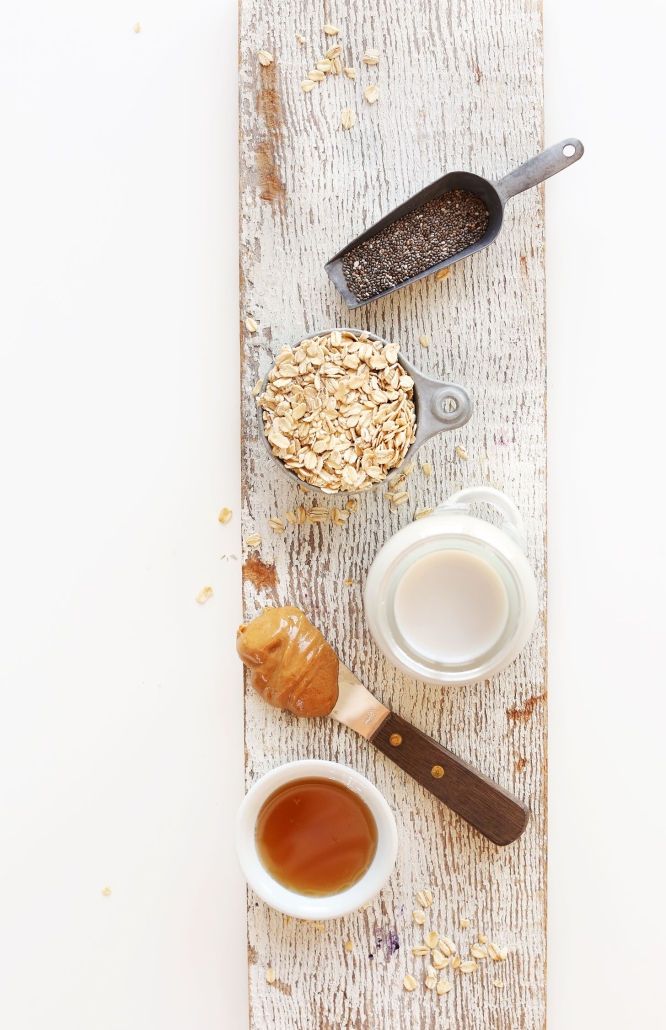 Easy-Peanut-Butter-Overnight-Oats-vegan-glutenfree-naturallysweetened-healthy-breakfast-recipe