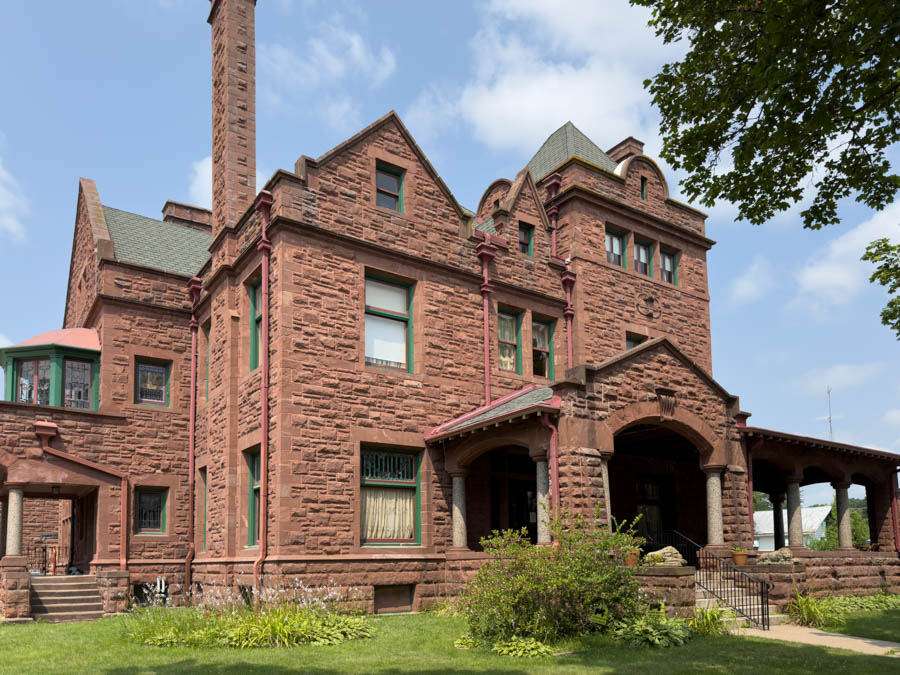 5 Best place for beer in Baraboo Wisconsin Al. Ringling Mansion Exterio_1
